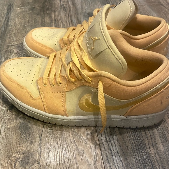 Woman's size 11.5 Nikes - Picture 2 of 6